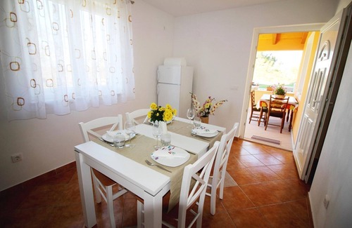 Fuskulin House | Charming holiday home with sea view, 2 bicycles, barbecue, deckchair, private balcony