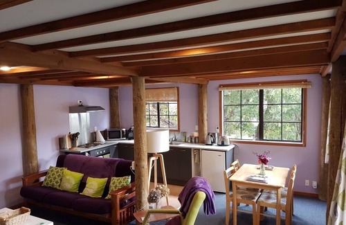 Lake Okareka Apartment | Charming Holiday Hideaway near the Lake