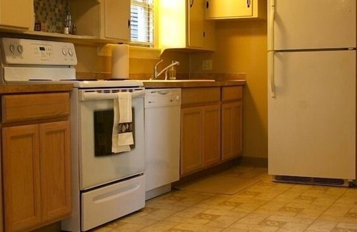 Astoria House | *Charming Home Located in the Heart of Historic Uniontown District* 2to12 guests