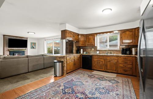 Dearborn Heights House | Charming Home Near Target and Parks 2 Bathrooms