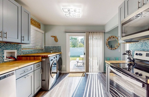 Indian Trails House | Charming home near beach & golf with central AC & patio - dog-friendly