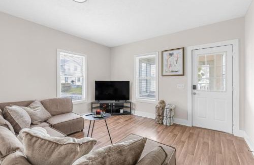 Grand Rapids House | Charming Home Near Heart Of Downtown Sleeps 12