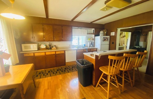 Rangeley House | Charming home quick walk to beach and shops. 8 minutes from Saddleback