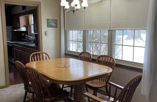 Salem Apartment | Charming Home "w" Garage & Large Walk-in Shower