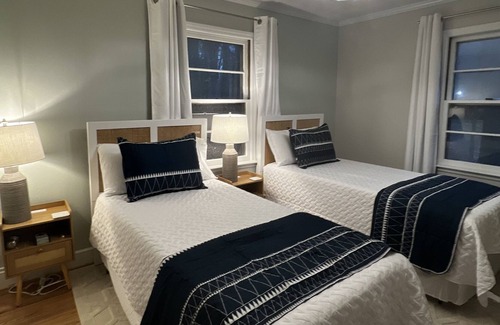 Elon College House | Charming Home w/ hot tub, pool table, and patio TV.