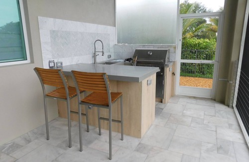 Naples House | Charming Home Waterfront and Pool.