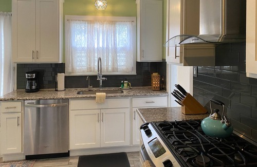 Woodlawn Lake House | Charming home with pool, enclosed yard, patio & great Woodlawn Lake location