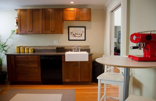 Newberg Cottage | Charming home within walking distance of gourmet dining, wine tasting & shopping