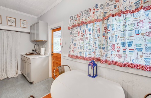 Hot Springs Cottage | Charming Hot Springs Home < 2 Mi to Bathhouse Row!