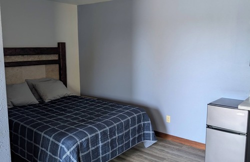 Hurley Hotel | Charming hotel room with WiFi, AC in wonderful Hurley, WI directly on the trails