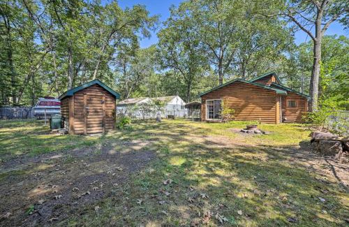 Prudenville House | Charming Houghton Lake Cottage with Backyard!