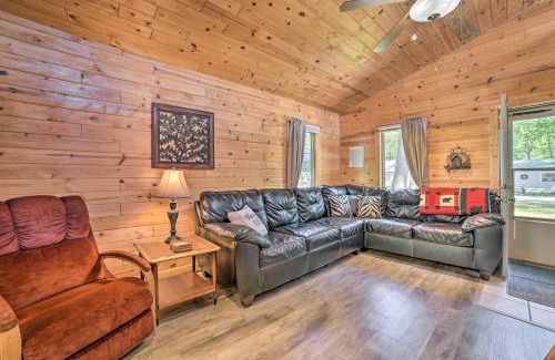 Prudenville House | Charming Houghton Lake Cottage with Backyard!