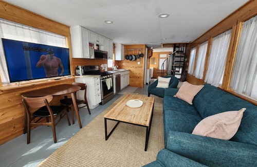 Cape Charles Boat Rental | Charming house boat with 2 bedrooms and WiFi, AC in Cape Charles