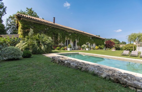 Le Taillan-Medoc House | Charming house just outside Bordeaux with heated swimming pool