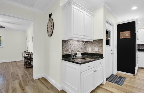 Naples Park Villa | Charming house in Naples Park one mile from Vanderbilt Beach