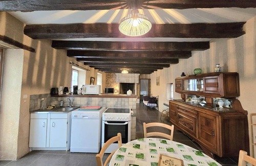 Coulaures Cottage | Charming House in Perigord: Enclosed Garden, Fireplace, Nearby Rivers, Baby Essentials, Pet-Friendly