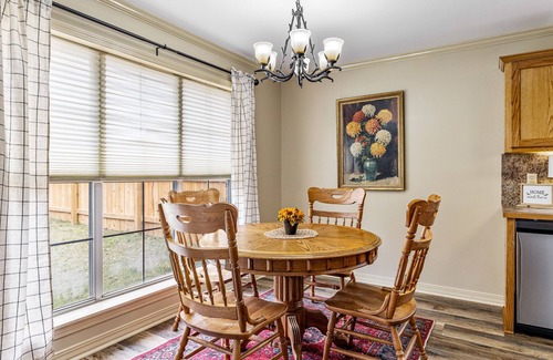 Claiborne House | Charming house minutes from everything in Monroe/West Monroe! 5-Star hosts!