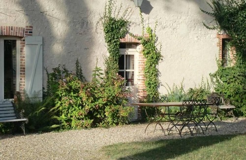 Chatenoy House | Charming house on a property with pond near the forest