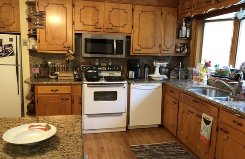 Harbert House | Charming House walking distance to the beach and bakery!