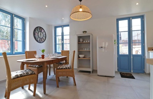 Le Sap Cottage | Charming House with Enclosed Garden, Kid's Play Area, and Electric Car Charging - Central Location