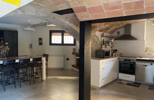 Juia House | Charming house with swimming pool in the heart of a village 15 minutes from Girona.