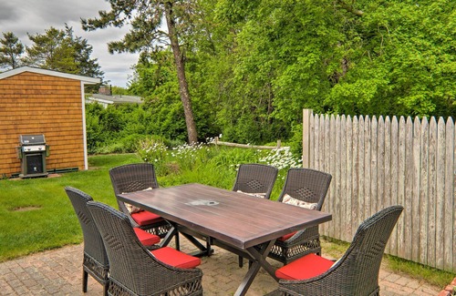 Hyannis Port Cottage | Charming Hyannis Cottage: 1 Mi to Beach!