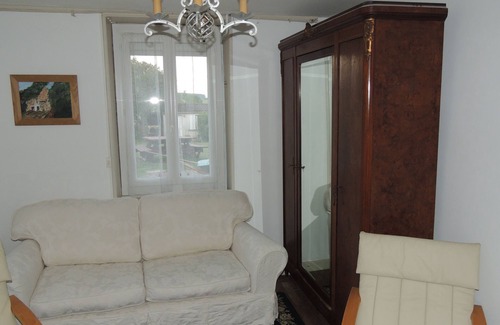Commarin House | Charming individual house 170 m², enclosed garden, view of rolling Auxois hills.