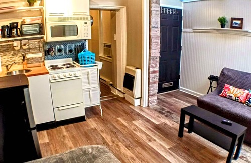 Norris Square Apartment | Charming Jawn in fabulous Fishtown with W/D, AC, Private Patio, and fast WiFi