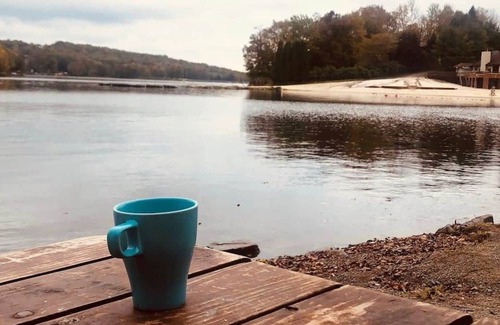 Lake Ariel House | Charming Lake Ariel Retreat - Ski, Swim & Golf