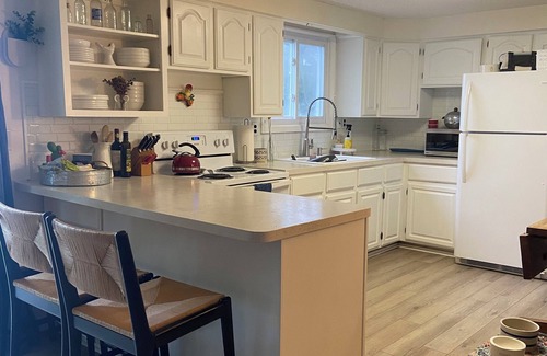 Stanwood House | Charming Lakefront Cottage on All Sports Lake