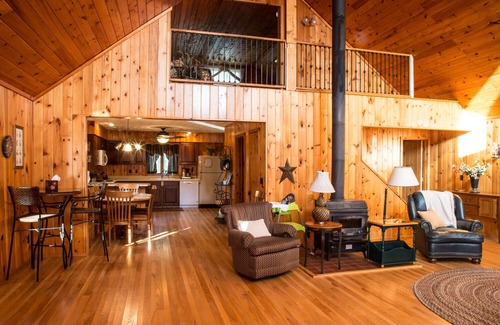 Moran Cottage | Charming Lakefront Log Cottage, With 4 Star Furnishings, 15 min. N of Mighty Mac