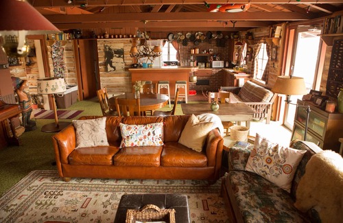 Wagoner Cabin | Charming Lakeside Cabin, Minutes from Tulsa with Private Dock