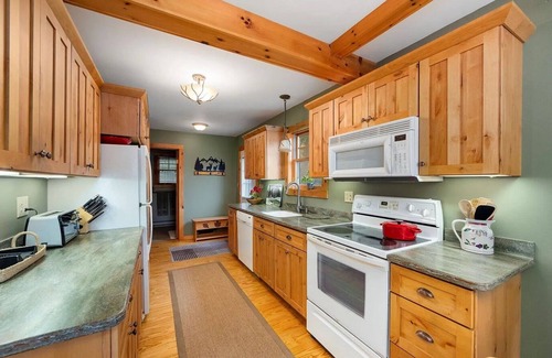 Woodgate House | Charming Lakeside Cottage on White Lake - The Brand New Little Evergreen Cottage