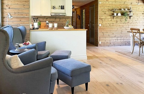 Orkelljunga Municipality House | Charming lakeside cottage getaway