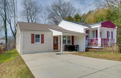 Landover House | Charming Landover Home with Yard about 10 Mi to DC!