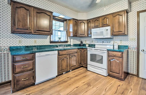 Lewisburg House | Charming Lewisburg Home w/Hot Tub & Games!