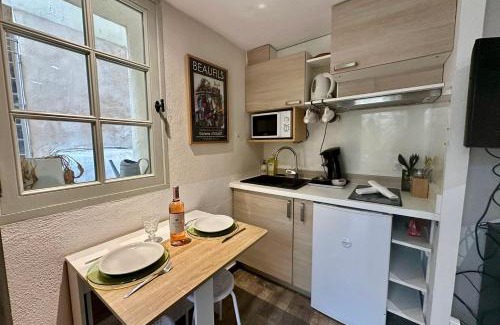Ecusson Apartment | Charming little duplex Historic center!