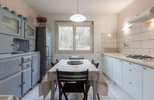 Gy Cottage | Charming lodge by the pond in Gy