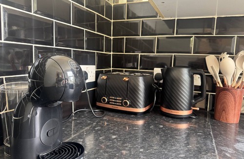 Charlton Apartment | Charming London Apartment with 2 Bedrooms