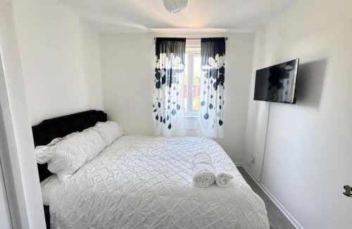 Thamesmead Apartment | Charming London Apartment Retreat