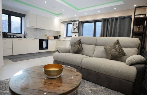 Harlesden House | Charming London House - Sleeps 5 & Outdoor Space