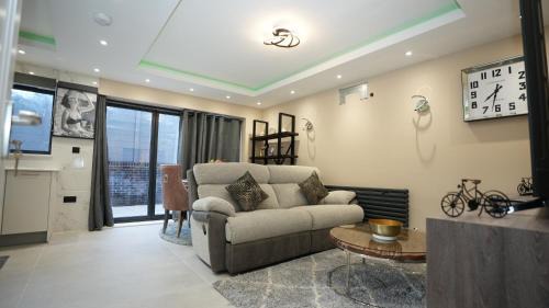Harlesden House | Charming London House - Sleeps 5 & Outdoor Space