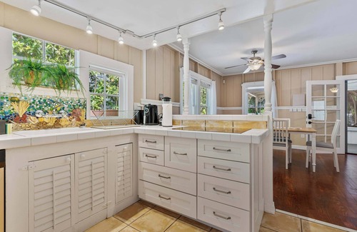 Southwest Coconut Grove House | Charming Mango Grove Cottage, Coconut Grove