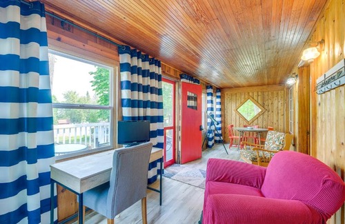 Herron House | Charming Michigan Cottage with Sunroom and Lake Access