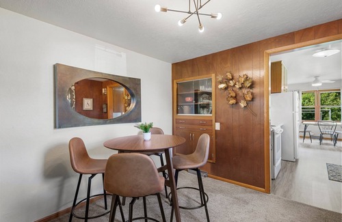 Cumberland House | Charming mid-century modern 2-bedroom home with views of Beaver Dam lake