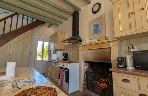 Chabris Cottage | Charming Mill Retreat in Berry: Riverfront, Sleeps 12, Near Castles & Zoo