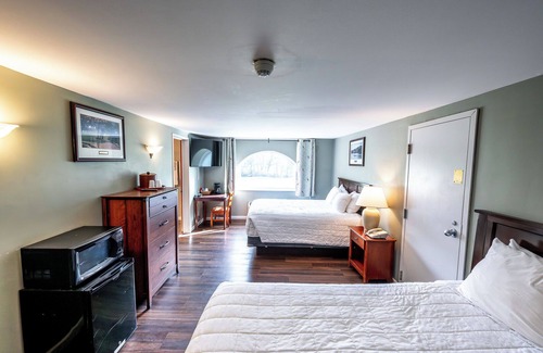 Shawnee On Delaware Hotel | Charming Mountain Hideaway | Relax in Comfort Surrounded by Scenic Views