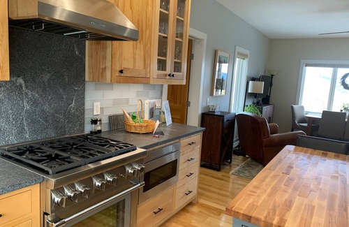 Waitsfield House | Charming mountain retreat with valley views, walk to Sugarbush Mt Ellen