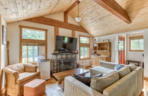 Marmot House | Charming mountain retreat with great deck views & fire pit - near skiing & golf