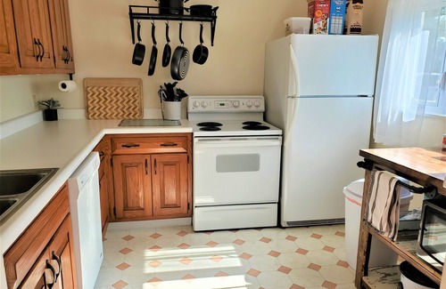 Nauvoo House | Charming Nauvoo Farmhouse - 1 mile from Nauvoo Temple